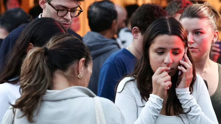 Le suspect de l'attaque à l'arme blanche de Sydney photographié pour la première fois, alors que cinq personnes ont été tuées et dix autres blessées