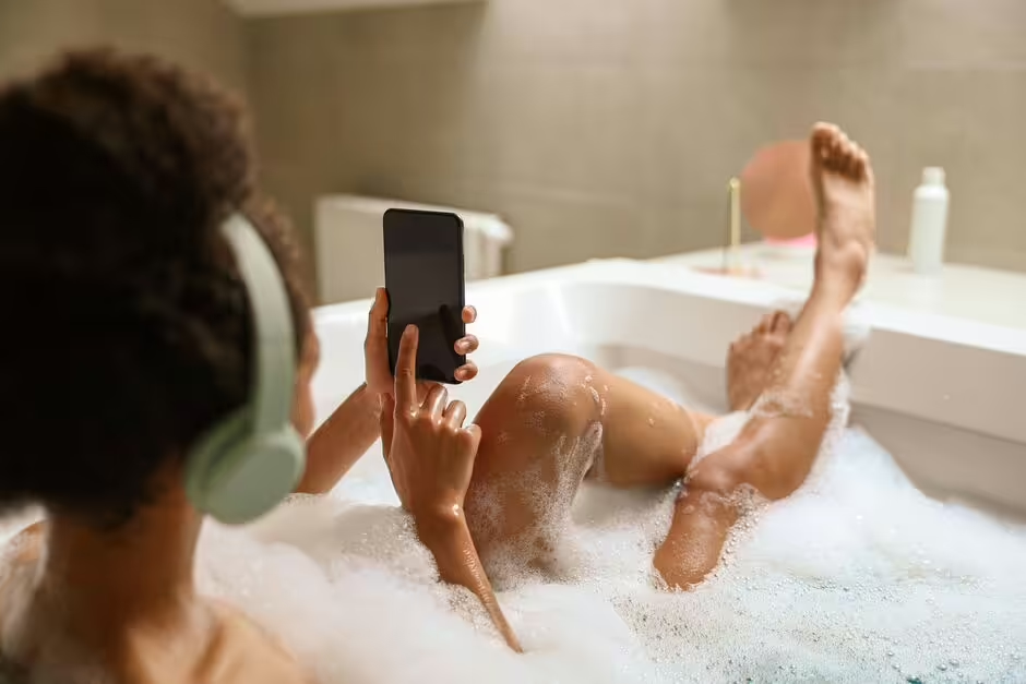 Des conseils de nettoyage faciles et "très satisfaisants" pour faire briller votre baignoire