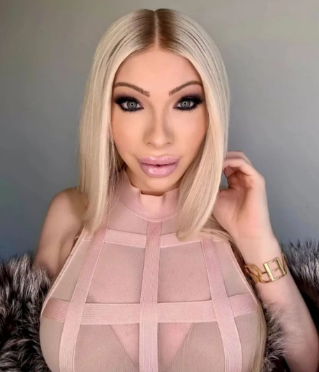 Une femme qui a dépensé 50 000 dollars en chirurgie pour ressembler à Marilyn Monroe veut maintenant retrouver son apparence naturelle.