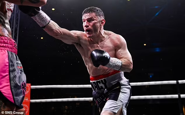 L'ancien champion de boxe Willie Limond meurt à 45 ans après une crise d'épilepsie dans sa voiture