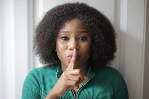 Voici le bénéfice du silence selon Deana Landers , auteur, femme de pasteur , ledear chretien...