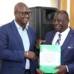 Développement de la filière rizicole : le ministre Kobenan Kouassi Adjoumani remet des contrats d’exploitation d’unités de transformation de riz paddy à des opérateurs