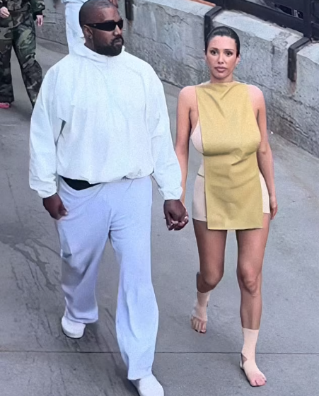  Kanye West est soupçonné de coups et blessures après avoir “frappé un homme qui avait attrapé Bianca Censori” à Los Angeles.