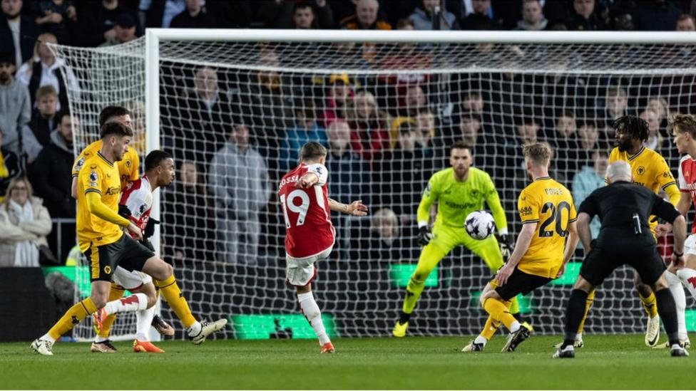 Wolves 0 v 2 Arsenal : Arsenal s'impose sur le terrain des Wolves et reprend la tête du classement