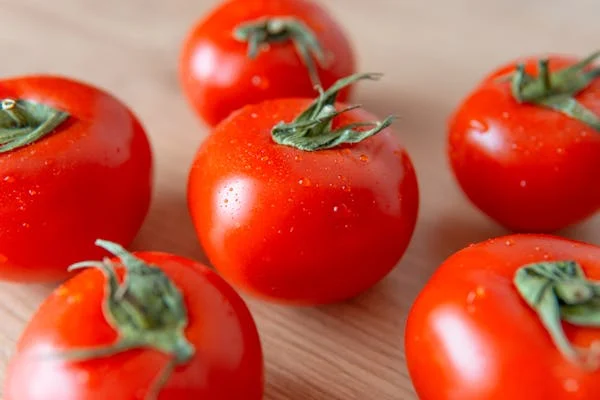 Les tomates restent fraîches jusqu'à plusieurs semaines lorsqu'elles sont conservées dans cet endroit surprenant.