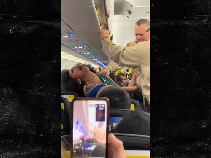 Une femme fait une crise de nerfs ridicule à bord d'un vol de Spirit Airlines et est expulsée par les flics