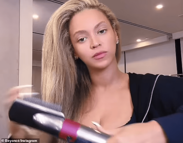 Beyoncé montre ses cheveux NATURELS