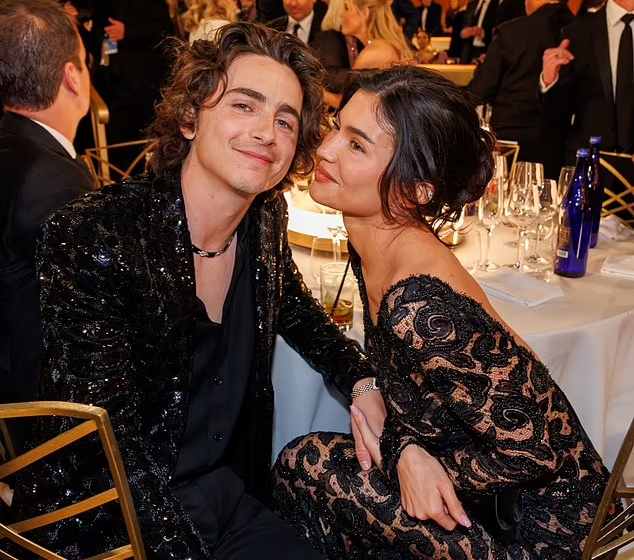  Kylie Jenner n’est PAS enceinte de l’enfant de Timothee Chalamet