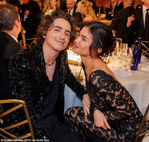 Kylie Jenner n'est PAS enceinte de l'enfant de Timothee Chalamet