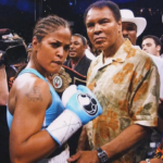 Sur les traces de la légende : Laila Ali, la fière héritière de Muhammad Ali dans l'arène de la boxe