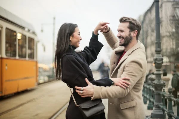 Un nombre étonnamment élevé d'hommes sont ouverts à l'idée d'avoir plus d'une partenaire