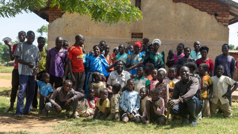  Ouganda : marié à 12 femmes, il est père de plus de 100 enfants