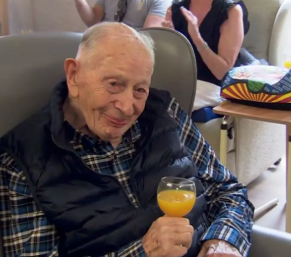 Le nouvel homme le plus âgé du monde révèle l'habitude qui lui a permis de rester en forme pendant 111 ans.