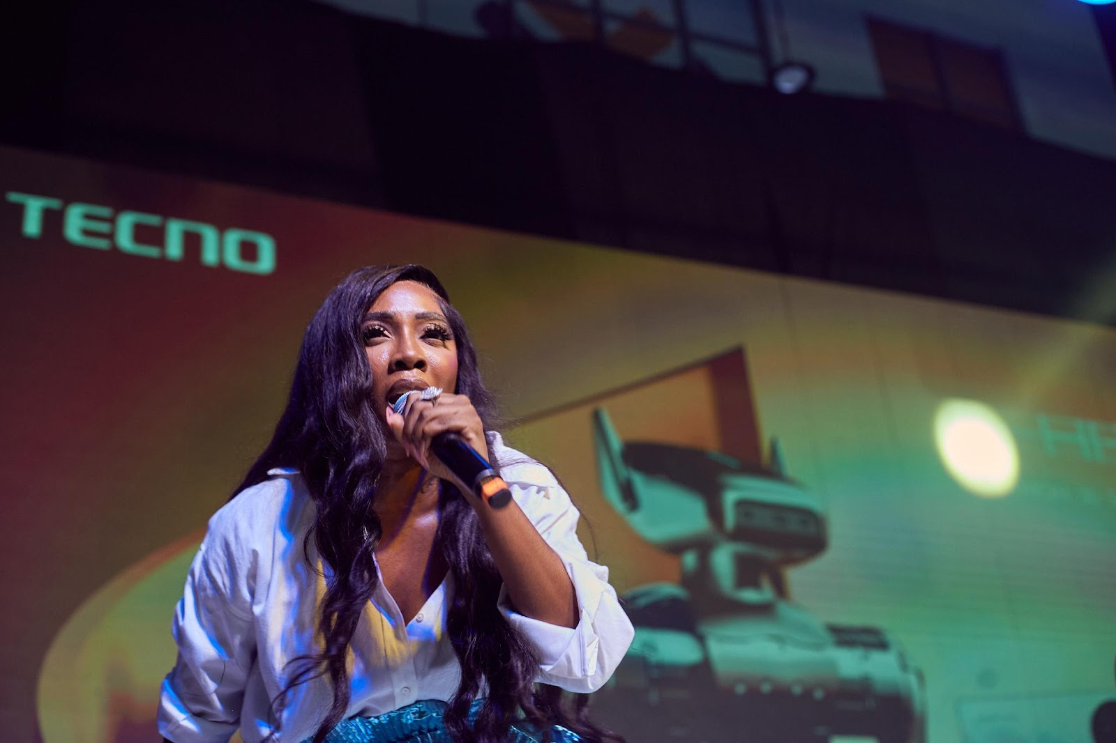 Tiwa Savage électrise le public lors du lancement de TECNO Hi-Tech