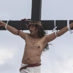 Un villageois philippin cloué sur la croix pour la 35e fois le vendredi saint de Pâques