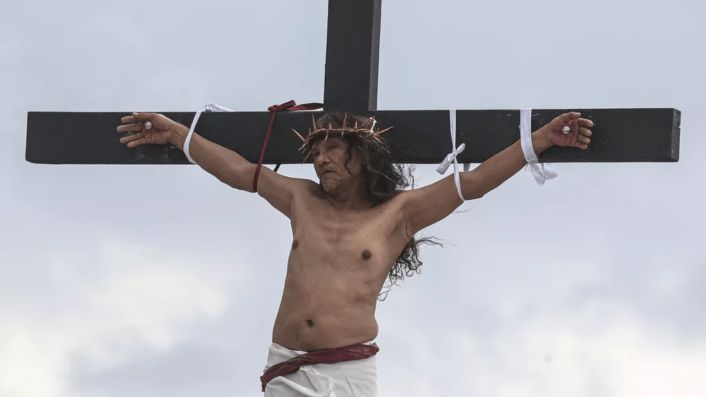 Un villageois philippin cloué sur la croix pour la 35e fois le vendredi saint de Pâques