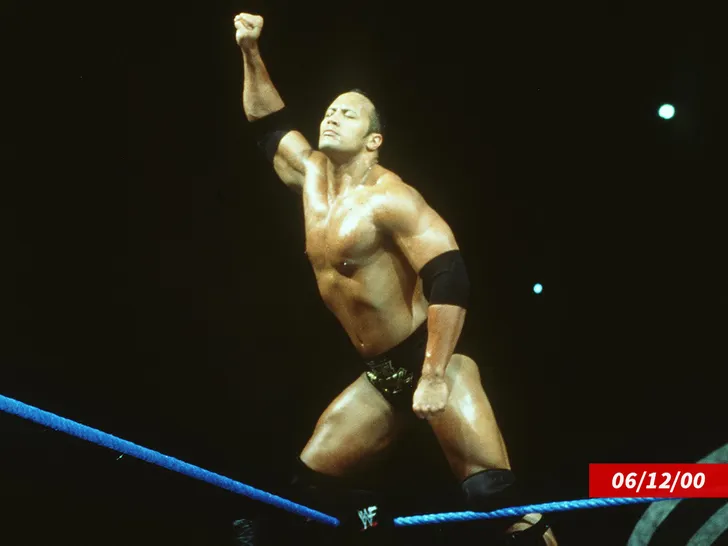 Dwayne Johnson s'engage dans une confrontation avec un fan de la WWE lors de la cérémonie du Temple de la renommée