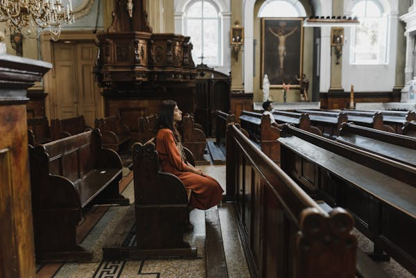 Les femmes sont les plus susceptibles de quitter l'Église. Comment y remédier ?