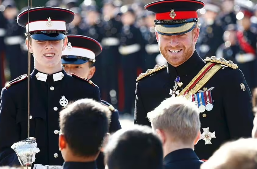  J’ai vu le prince Harry lors d’une visite royale et sa haine pour un aspect a été très remarquée”.