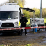 Des restes humains retrouvés dans un parc londonien ont été identifiés comme étant ceux d'une femme de 38 ans et deux personnes ont été arrêtées