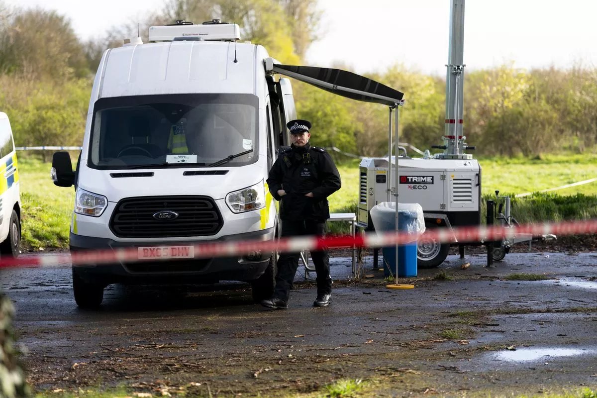 Des restes humains retrouvés dans un parc londonien ont été identifiés comme étant ceux d'une femme de 38 ans et deux personnes ont été arrêtées