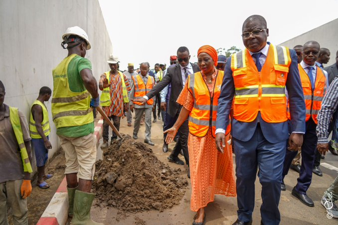 Inondation du tunnel d’Abobo : le ministre Amédé Kouakou appelle les populations à éviter de boucher les systèmes d’évacuation d’eau