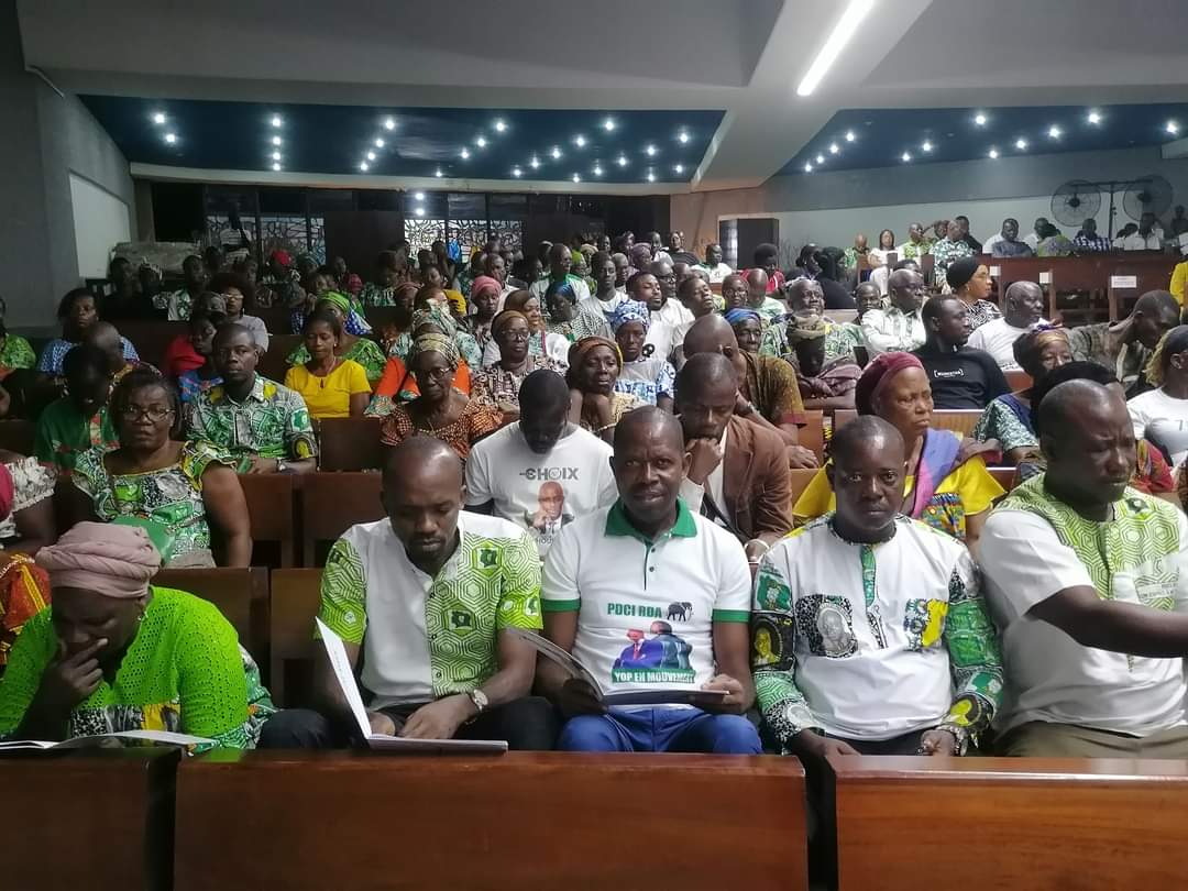 Obsèques Henri Konan Bédié : Messe de requiem à la cathédrale Saint Paul du Plateau avec la présence du Président de la République et son épouse