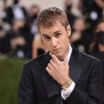 Justin Bieber suscite des rumeurs de transplantation capillaire secrète