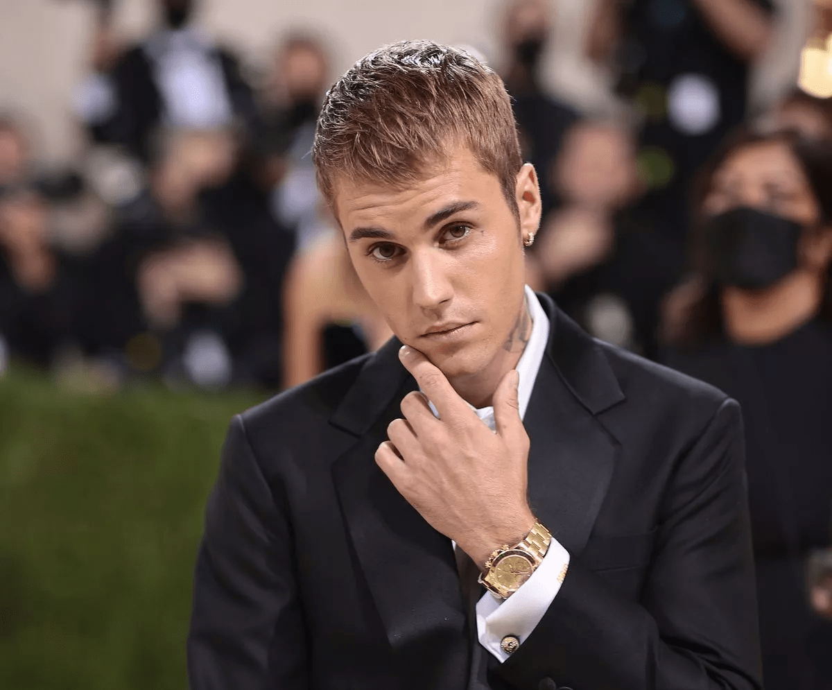 Justin Bieber suscite des rumeurs de transplantation capillaire secrète