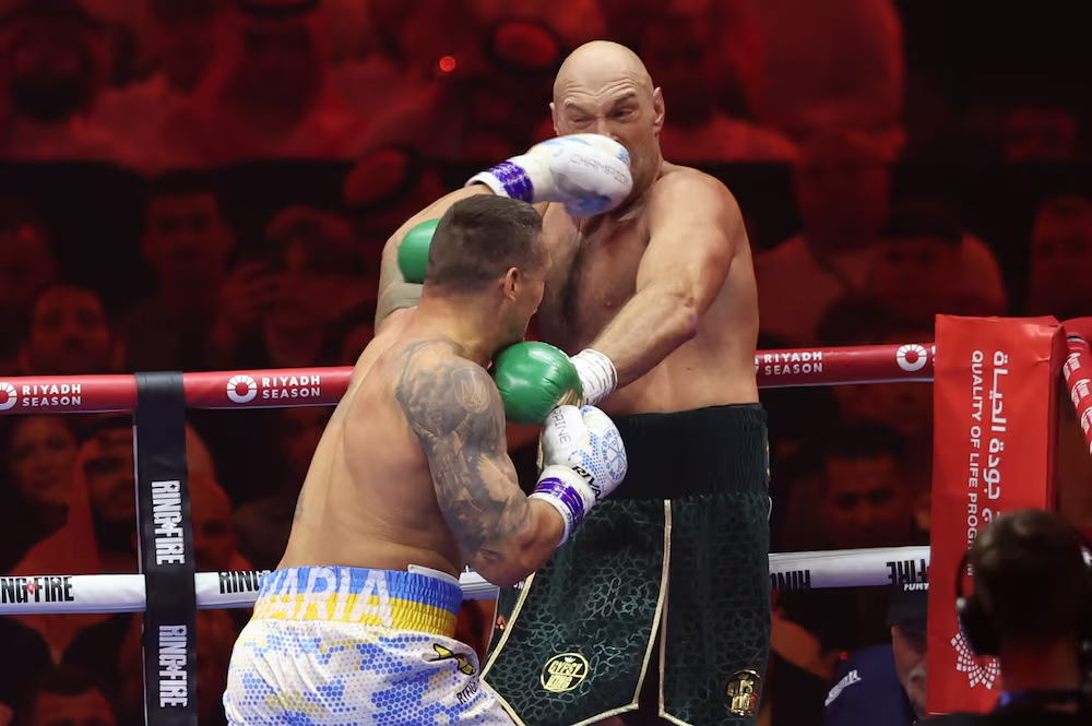 Oleksandr Usyk bat Tyson Fury et devient champion du monde incontesté des poids lourds à Riyadh