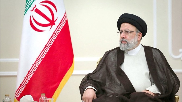 L'hélicoptère transportant le président iranien Ebrahim Raisi s'est écrasé.