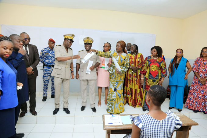 CEPE session 2024: la ministre Mariatou Koné lance les épreuves écrites auxquelles participent 627 908 candidats