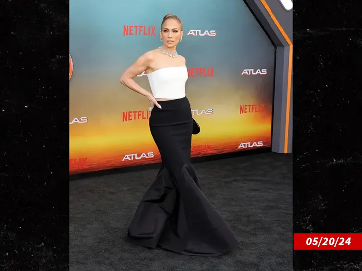 Jennifer Lopez répond aux questions d'un journaliste sur ses problèmes avec Ben Affleck