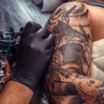 Les tatouages pourraient déclencher une forme rare de CANCER
