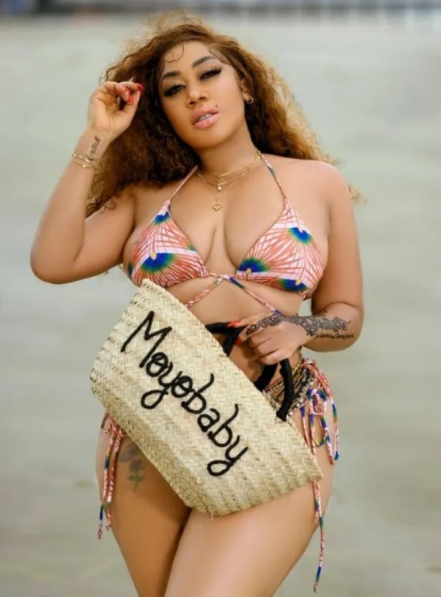 Moyo Lawal s'affiche en bikini BOD