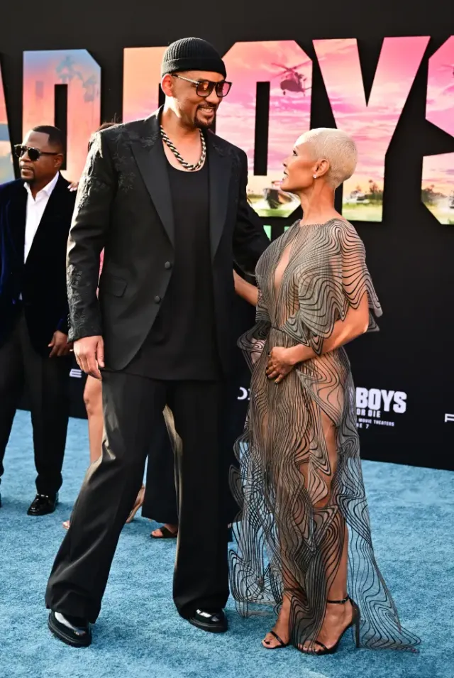 Will Smith et Jada Pinkett Smith s'installent confortablement sur le tapis rouge