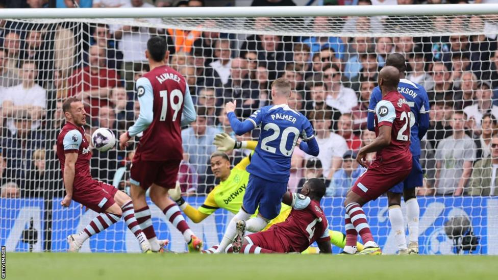 Chelsea 5 vs 0 West Ham : Le club de football de Chelsea s'impose face à West Ham et reste sur la voie de l'Europe