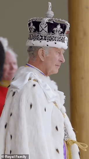 Le roi Charles III célèbre le PREMIER anniversaire de son couronnement