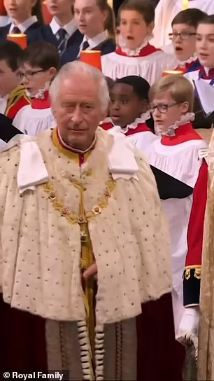 Le roi Charles III célèbre le PREMIER anniversaire de son couronnement