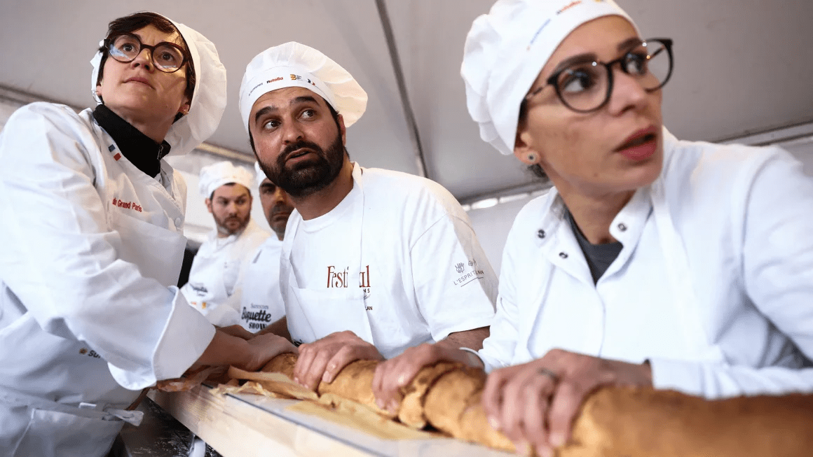 La France remporte la plus longue baguette du monde, détrônant l'Italie