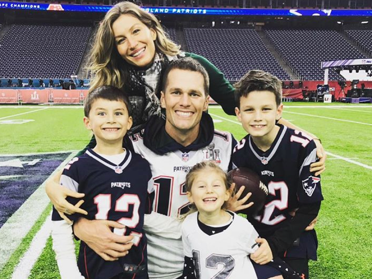 Gisele Bündchen serait contrariée par les blagues sur le divorce lors de la soirée de Tom Brady