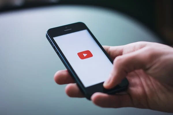  YouTube expérimente une fonctionnalité d’IA pour sauter les passages ennuyeux dans les vidéos