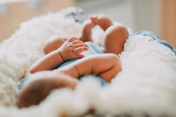 Diaporama sur les soins de la peau des bébés : Conseils simples pour garder la peau de bébé en bonne santé