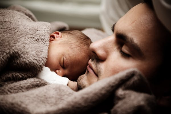 Aidez votre bébé à dormir toute la nuit : (Selon Des spécialistes de la santé)