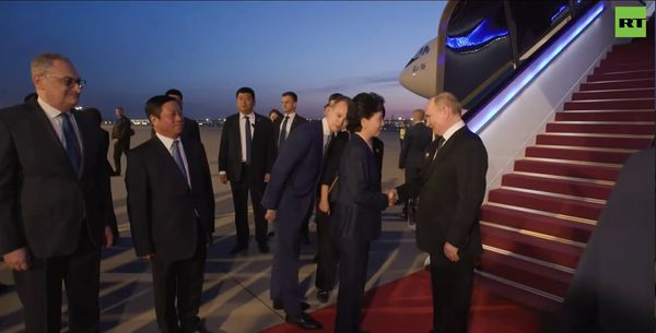 Premières images de la rencontre de Vladimir Poutine avec Xi Jinping à Pékin