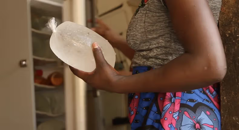  Découvrez pourquoi la glace est désormais plus chère que le pain et le lait dans ce pays d’Afrique