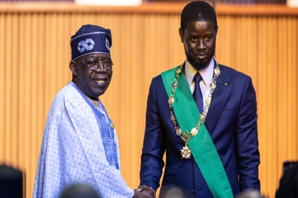 Le président sénégalais Faye rend visite à Tinubu à Abuja