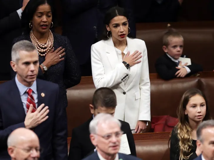 Le Congrès se transforme en "Springer Show" : le député MTG s'oppose aux députés AOC et Crockett. AOC, Crockett