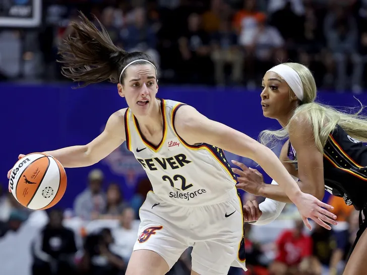  Latto en Texas pour Soutenir les Débuts de Angel Reese en WNBA