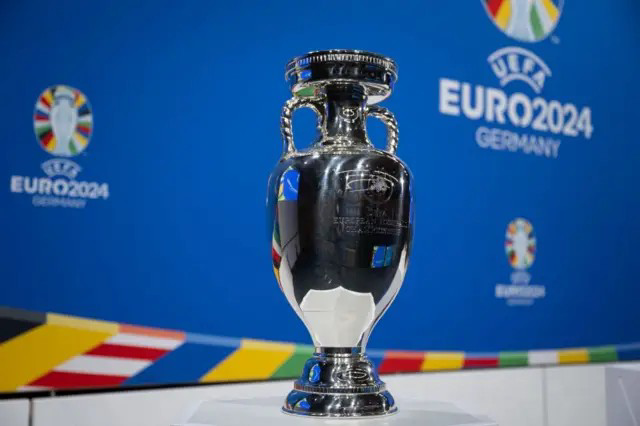  Euro 2024 : La Première Rencontre des Huitièmes de Finale Révélée !